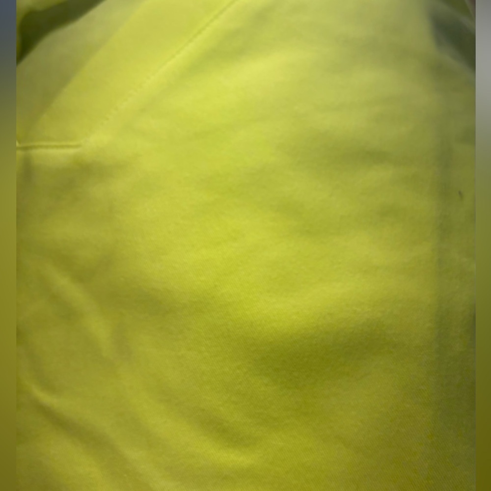 FIGS Casma Three-Pocket Scrub Top colour Serving Lime v neck with small flaw - Picture 7 of 7